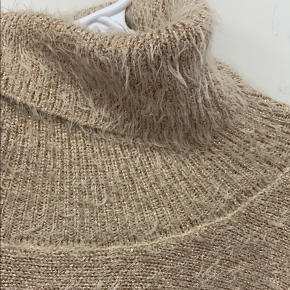 Akemi + Kin Eyelash Gold Leaf Lara Poncho - Picture 9 of 12